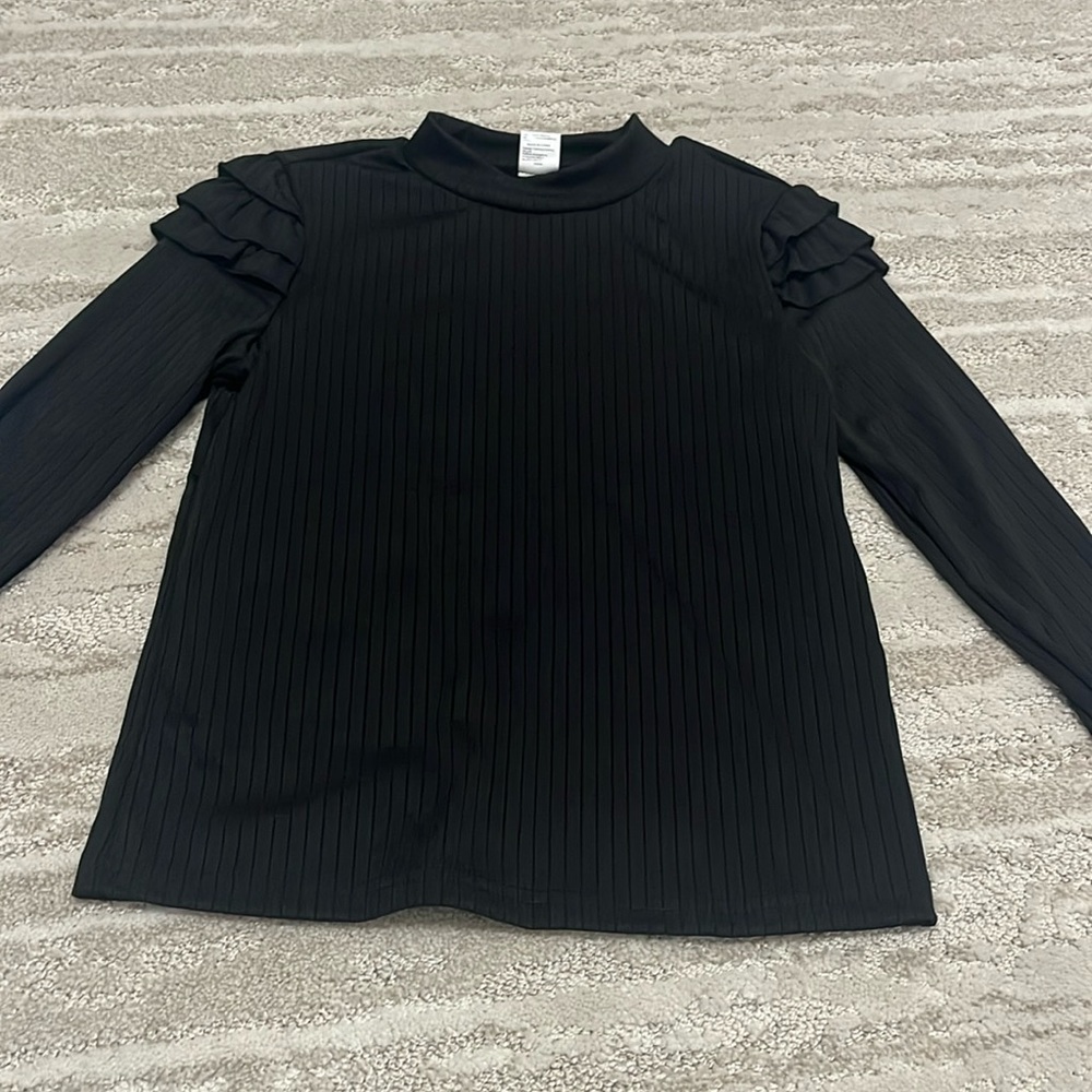 Tween girls fancy black top with design
